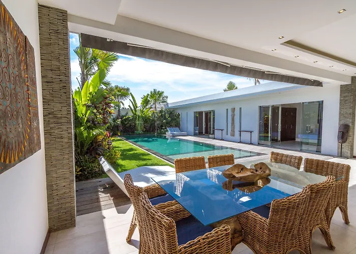 Villa Juna 3 Bedroom Stylish Seminyak * 塞米亚克