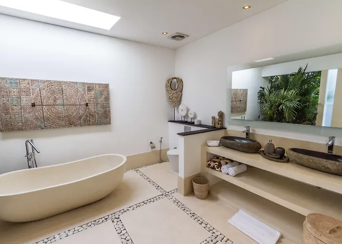 Villa Juna 3 Bedroom Stylish Seminyak * 塞米亚克