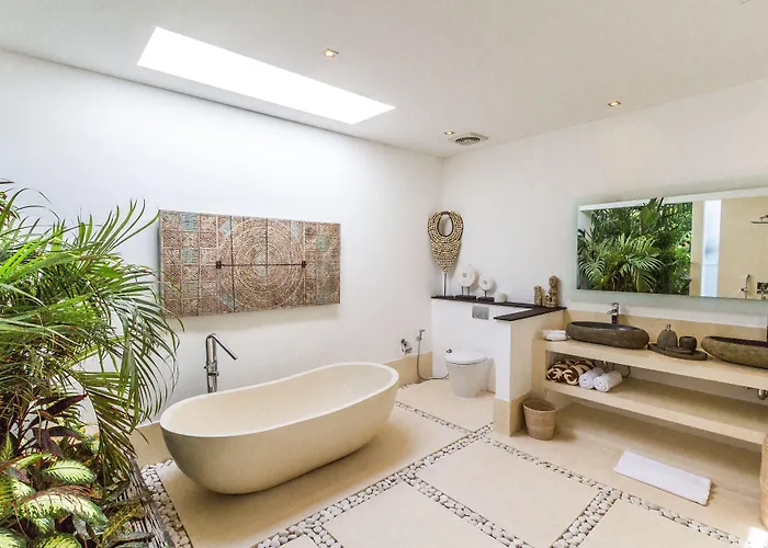 Villa Juna 3 Bedroom Stylish Seminyak *
