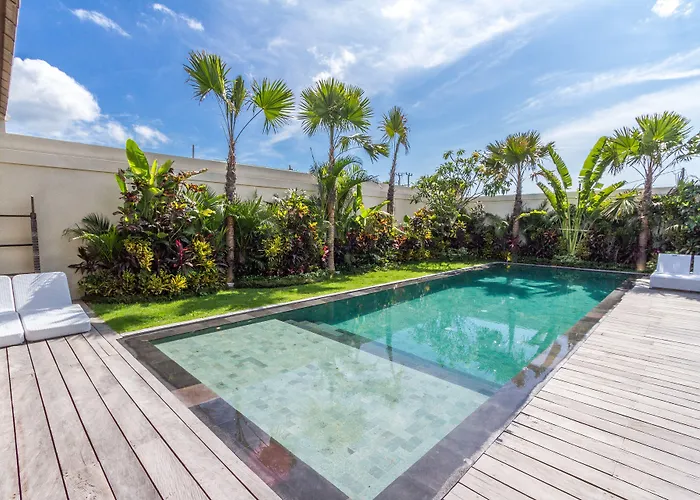 Villa Juna 3 Bedroom Stylish Seminyak 度假居 *