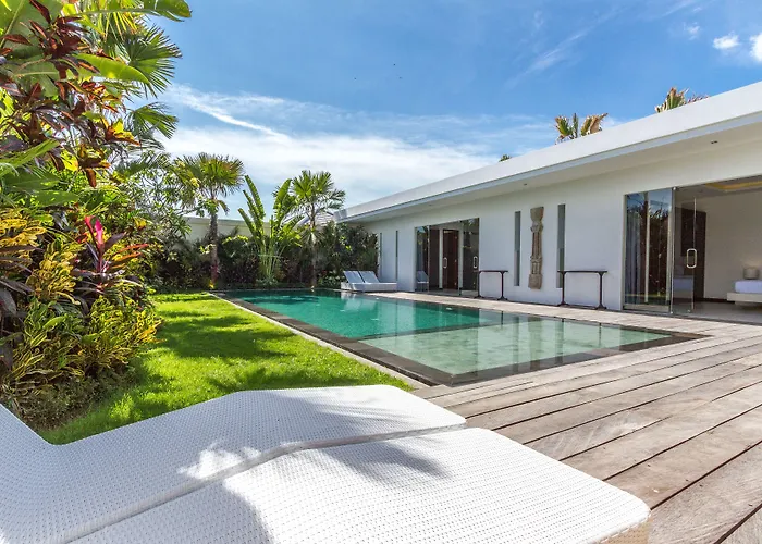 Villa Juna 3 Bedroom Stylish Seminyak 度假居 *