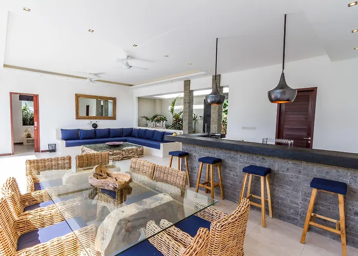 度假居 Villa Juna 3 Bedroom Stylish Seminyak 塞米亚克