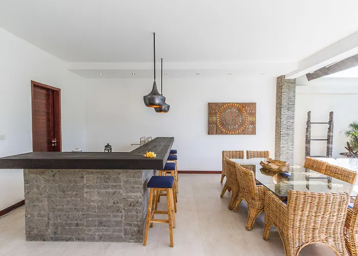 Villa Juna 3 Bedroom Stylish Seminyak *