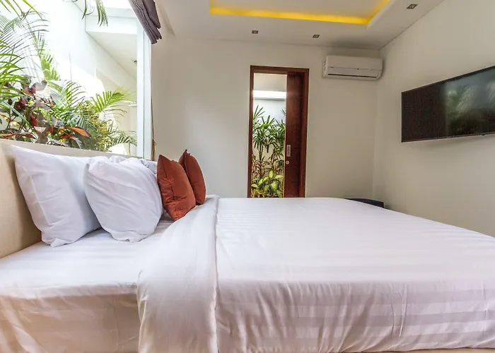 Villa Juna 3 Bedroom Stylish Seminyak 塞米亚克