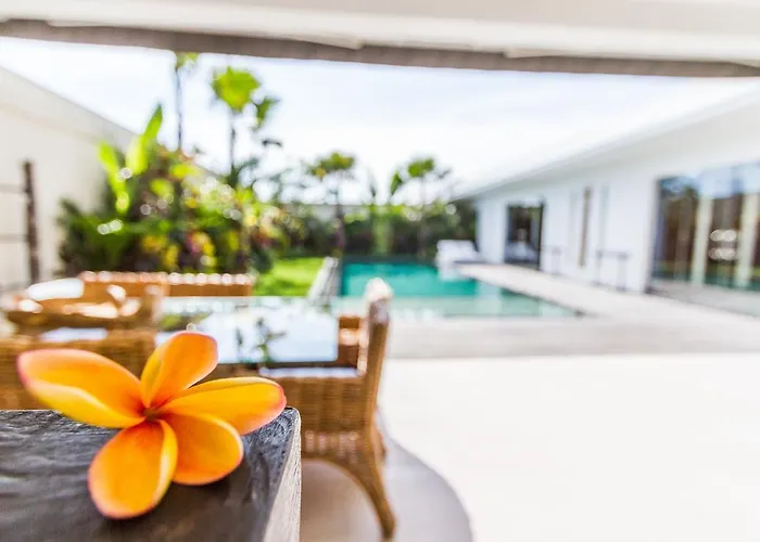 Villa Juna 3 Bedroom Stylish Seminyak 度假居