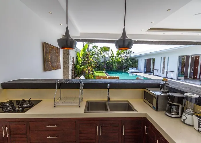 Villa Juna 3 Bedroom Stylish Seminyak 度假居