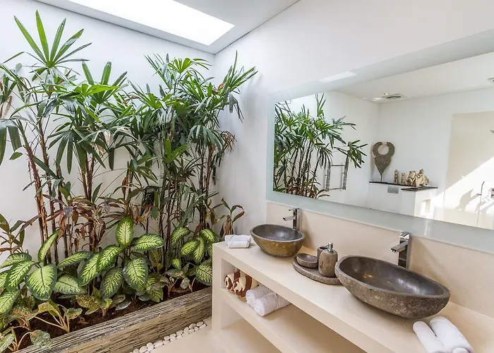 Villa Juna 3 Bedroom Stylish Seminyak