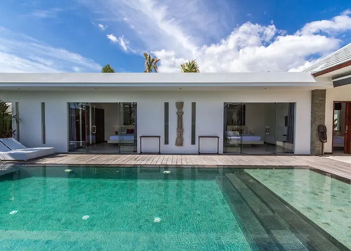 Villa Juna 3 Bedroom Stylish Seminyak *