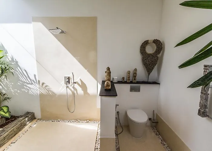 Villa Juna 3 Bedroom Stylish Seminyak 度假居 *