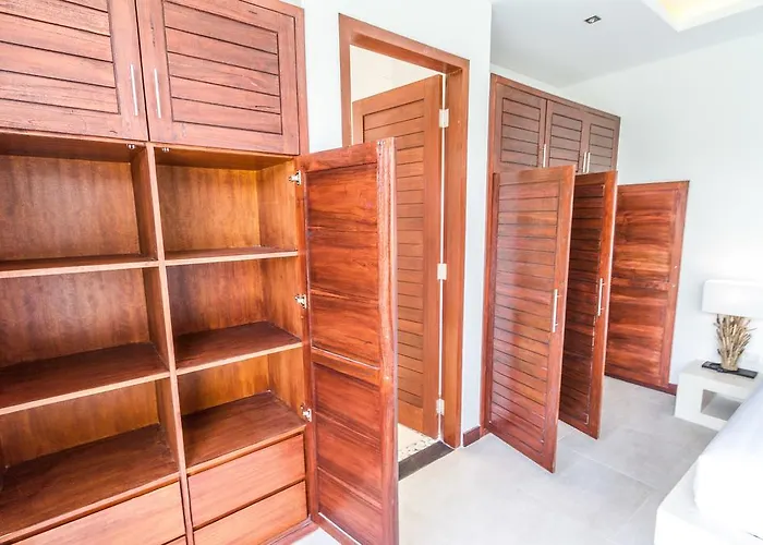 度假居 Villa Juna 3 Bedroom Stylish Seminyak 塞米亚克