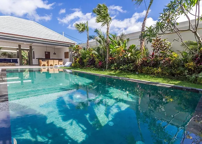 Villa Juna 3 Bedroom Stylish Seminyak