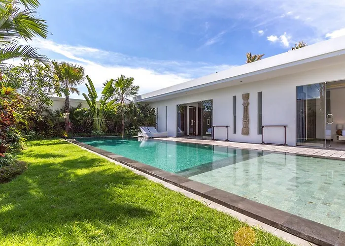 Villa Juna 3 Bedroom Stylish Seminyak *