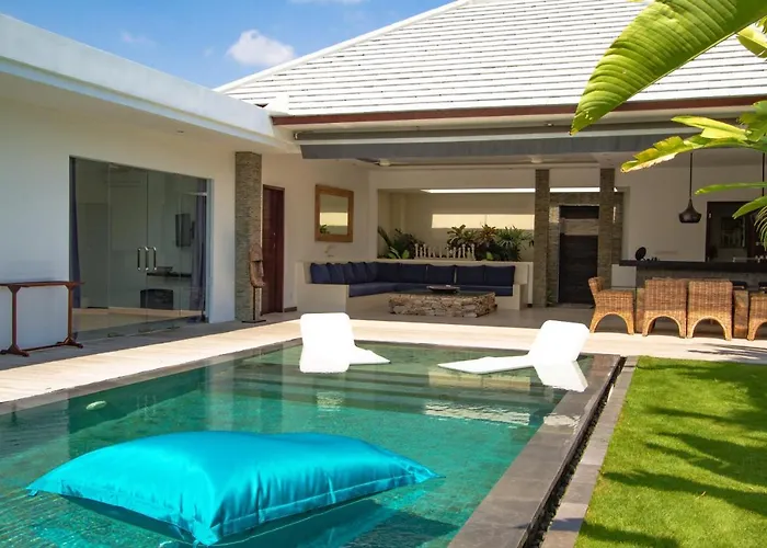 Villa Juna 3 Bedroom Stylish Seminyak 塞米亚克