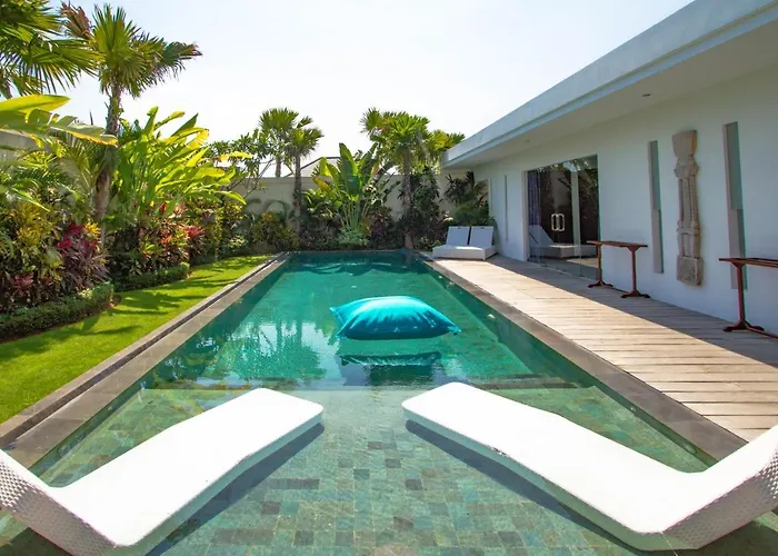 Villa Juna 3 Bedroom Stylish Seminyak 塞米亚克