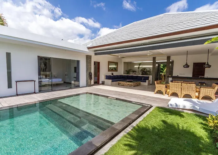 Villa Juna 3 Bedroom Stylish Seminyak 度假居 塞米亚克