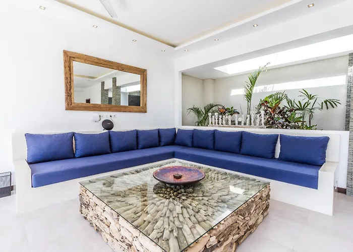 度假居 Villa Juna 3 Bedroom Stylish Seminyak 塞米亚克