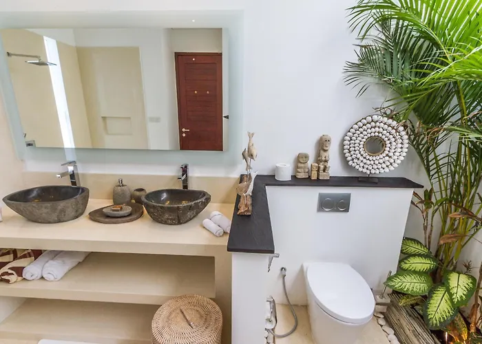 Villa Juna 3 Bedroom Stylish Seminyak 塞米亚克