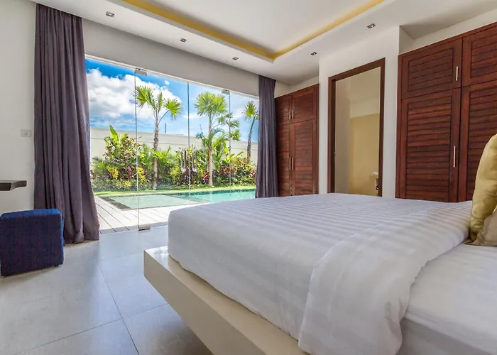 Villa Juna 3 Bedroom Stylish Seminyak * 塞米亚克
