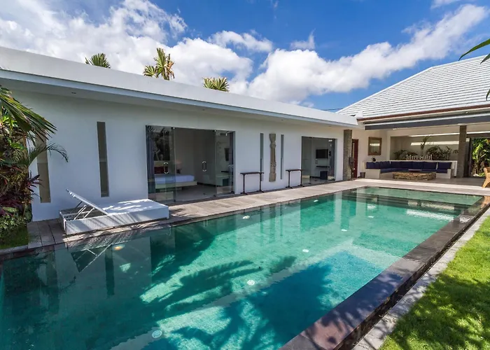 Villa Juna 3 Bedroom Stylish Seminyak *