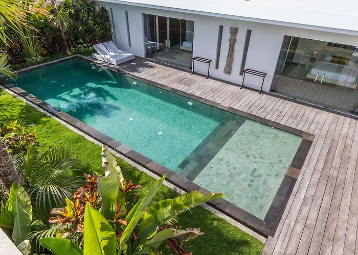 Villa Juna 3 Bedroom Stylish Seminyak 度假居