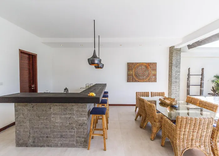 Villa Juna 3 Bedroom Stylish Seminyak *