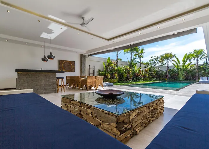 Villa Juna 3 Bedroom Stylish Seminyak * 塞米亚克